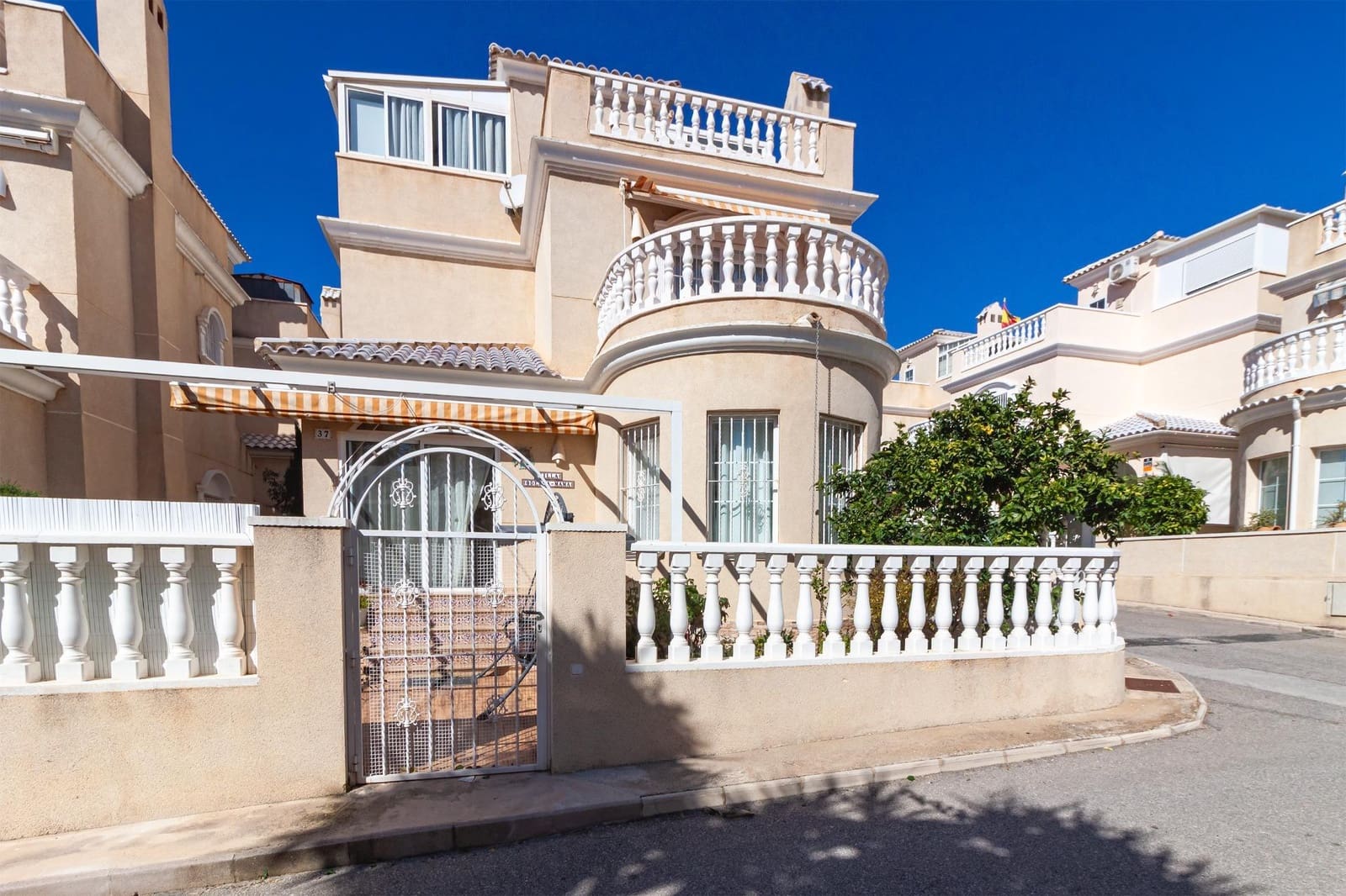 Chalet de 4 habitaciones en Los Altos en venta con piscina - 339.990 € (Ref: 9997960)
