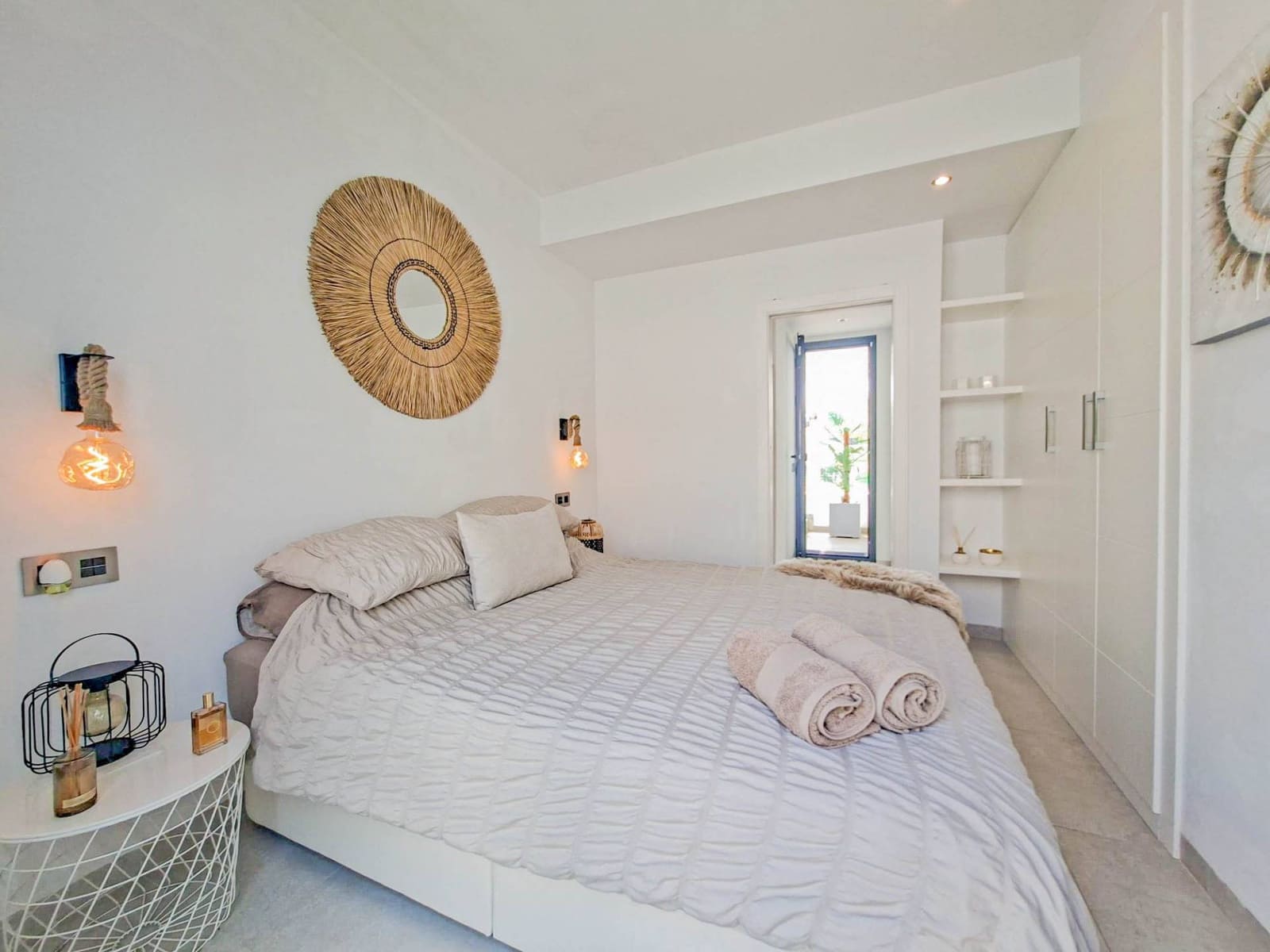 Chalet de 3 habitaciones en Villamartin en venta con piscina - 330.000 € (Ref: 9999314)
