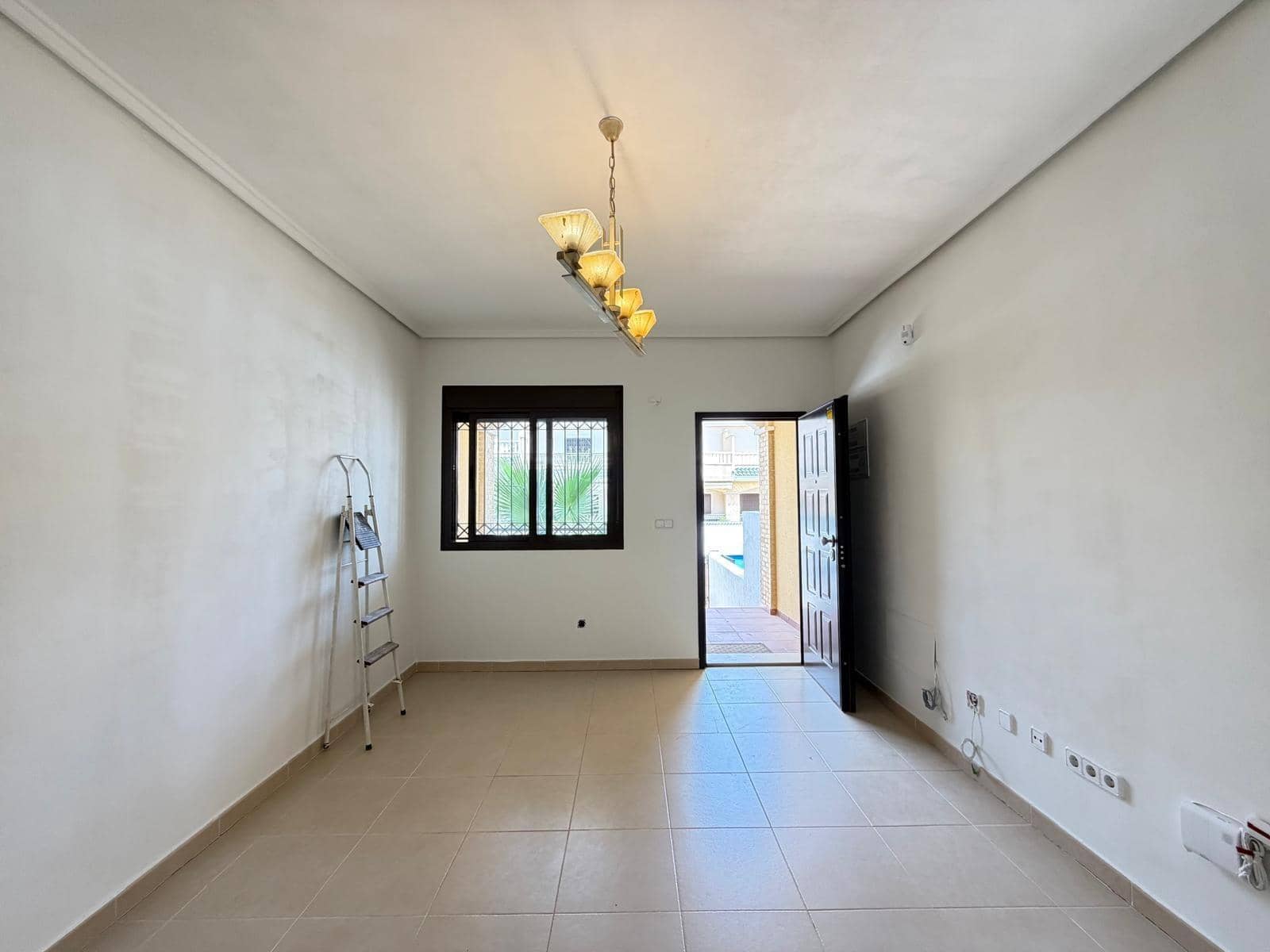 2 soveværelse Byhus til salg i Ciudad Quesada med swimmingpool garage - € 189.000 (Ref: 9999317)