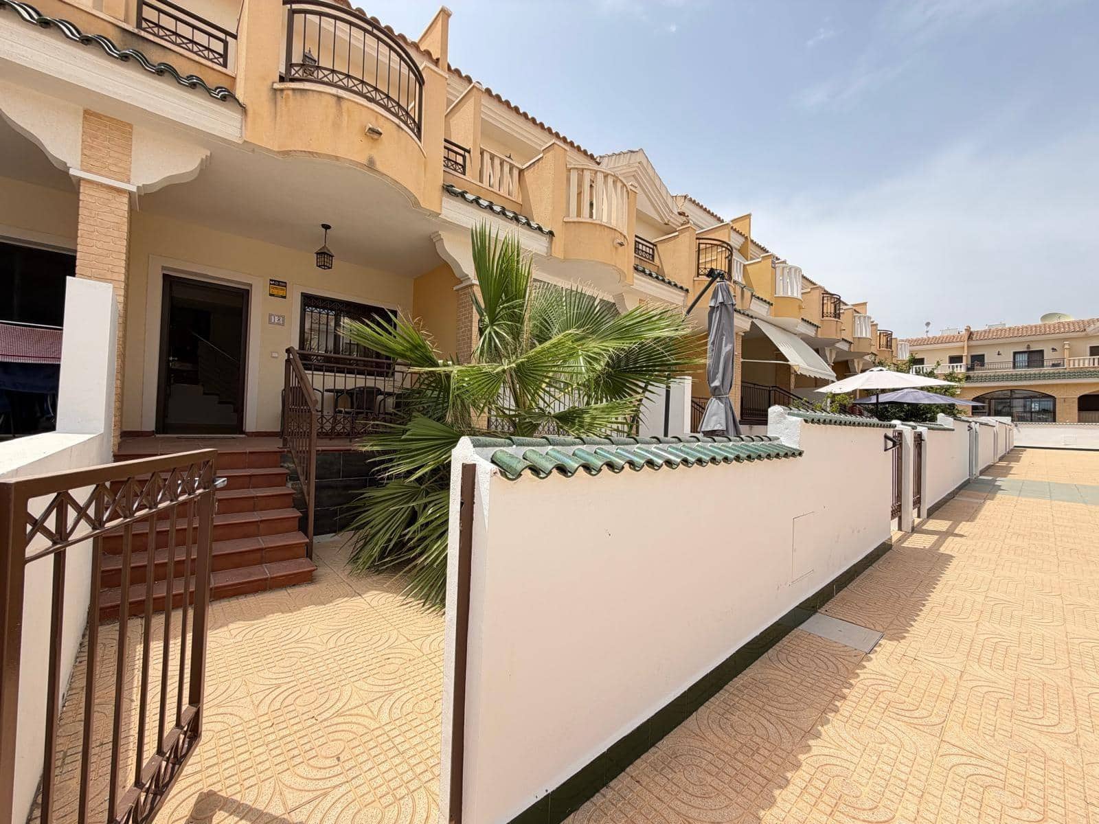 2 soveværelse Byhus til salg i Ciudad Quesada med swimmingpool garage - € 189.000 (Ref: 9999317)
