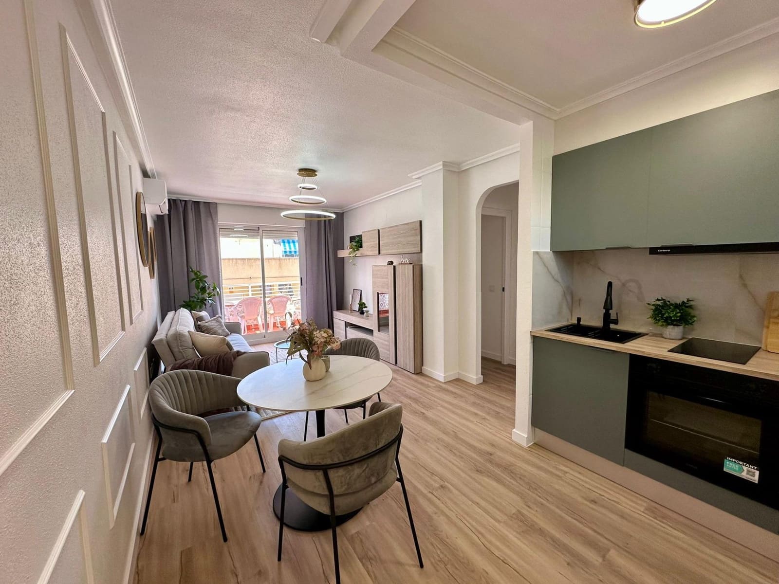 2 soveværelse Lejlighed til salg i Torrevieja med swimmingpool garage - € 199.900 (Ref: 9999319)