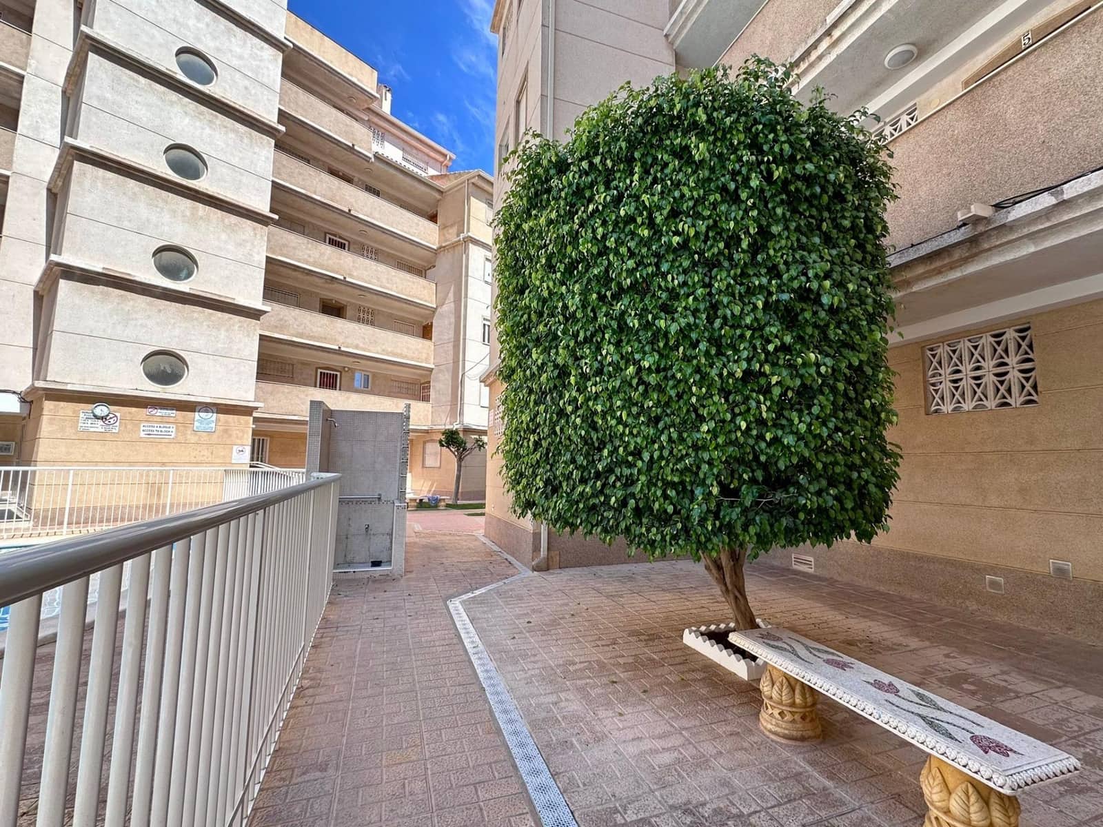 2 soveværelse Lejlighed til salg i Torrevieja med swimmingpool garage - € 199.900 (Ref: 9999319)