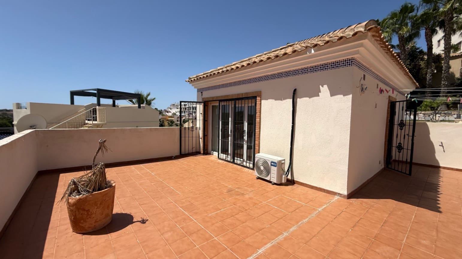 4 bedroom Villa for sale in Villamartin with pool garage - € 645,000 (Ref: 9999504)