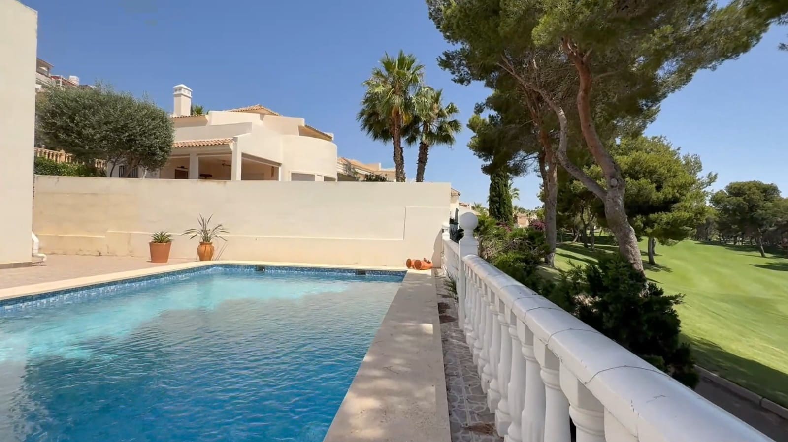 4 bedroom Villa for sale in Villamartin with pool garage - € 645,000 (Ref: 9999504)