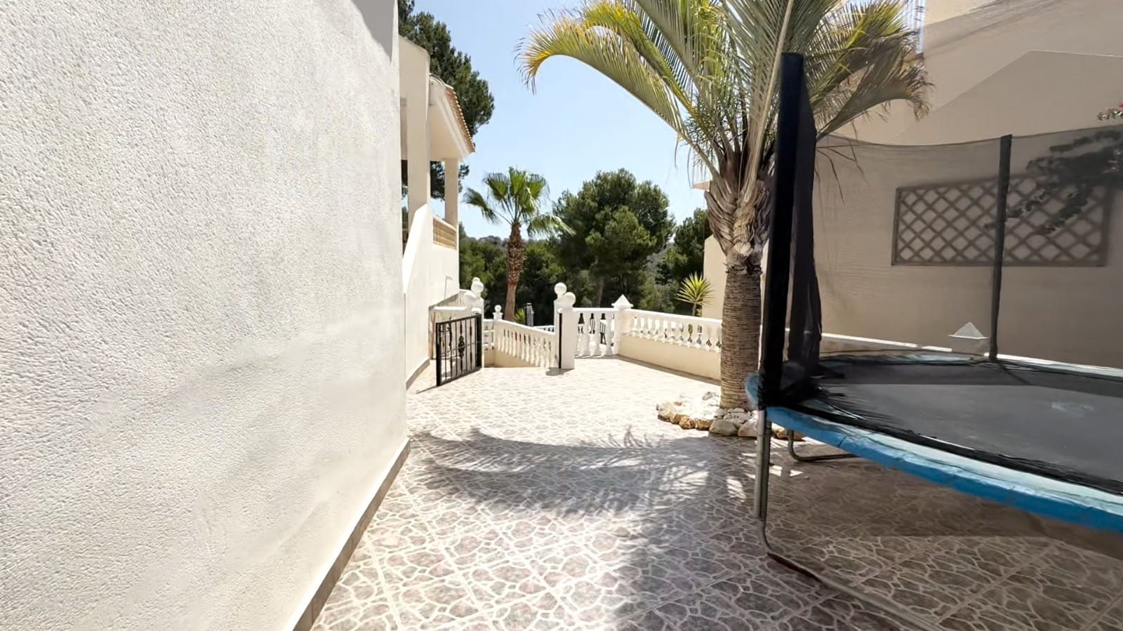 4 bedroom Villa for sale in Villamartin with pool garage - € 645,000 (Ref: 9999504)