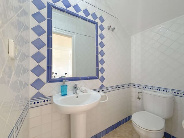 2 soverom Hus til salgs i Villamartin, Orihuela med svømmebasseng garasje - € 224 000 (Ref: 9999505)