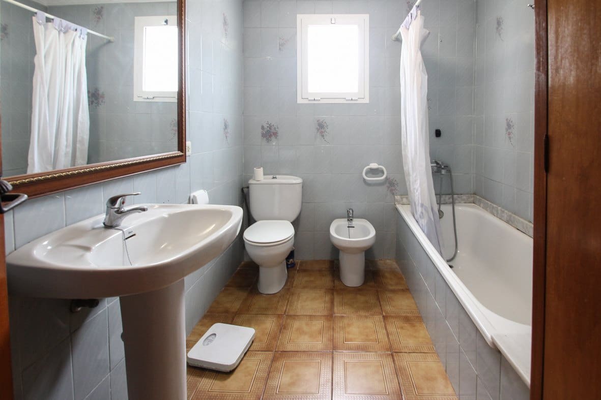 4 camera da letto Commerciale in vendita in Orba con garage - 499.000 € (Rif: 8598539)