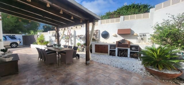 Chalet de 3 habitaciones en El Montgó, Dénia en venta con piscina garaje - 628.000 € (Ref: 8653844)