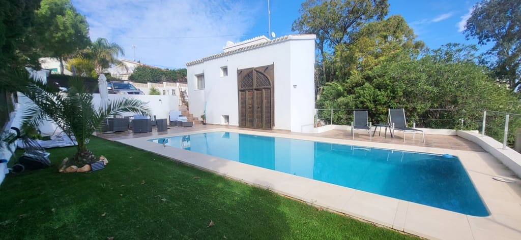 Chalet de 3 habitaciones en Dénia en venta con piscina garaje - 628.000 € (Ref: 8653844)