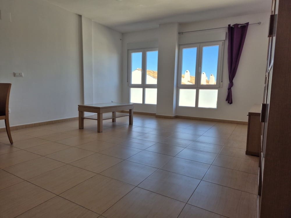 2 soverom Leilighet til leie i Denia - € 800 (Ref: 9750972)