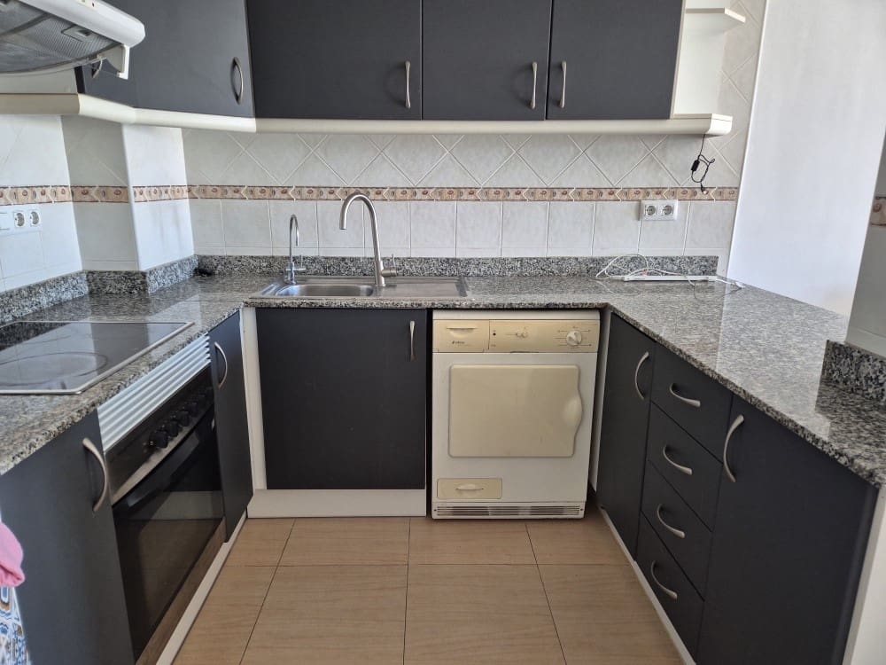 2 soverom Leilighet til leie i Denia - € 800 (Ref: 9750972)