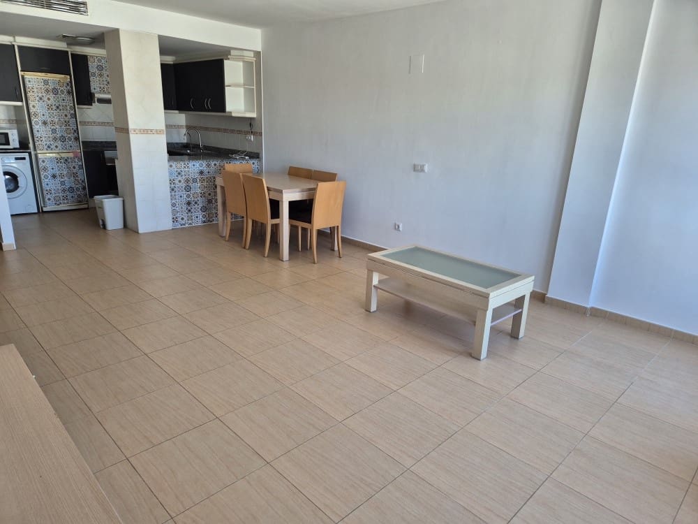 2 soverom Leilighet til leie i Denia - € 800 (Ref: 9750972)
