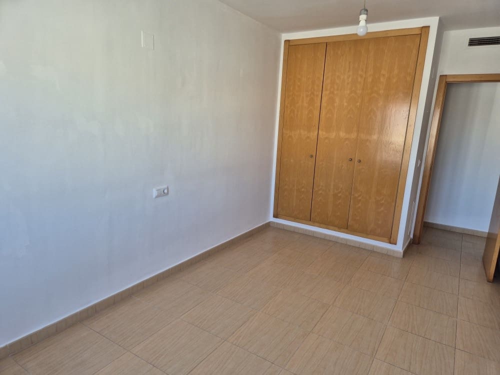 2 soverom Leilighet til leie i Denia - € 800 (Ref: 9750972)