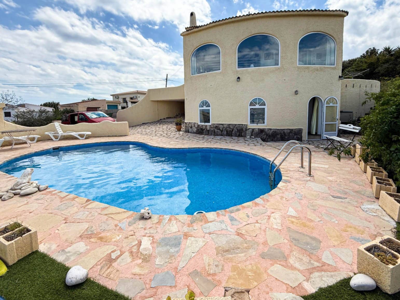 Chalet de 2 habitaciones en Pedreguer en venta con piscina garaje - 325.000 € (Ref: 9757554)