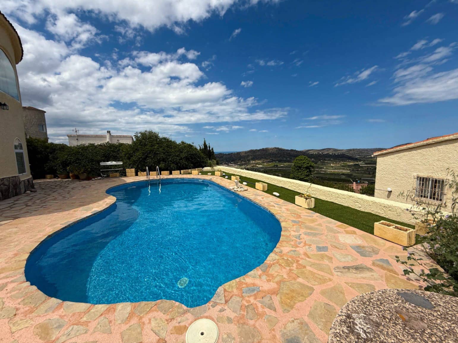 Chalet de 2 habitaciones en Pedreguer en venta con piscina garaje - 325.000 € (Ref: 9757554)