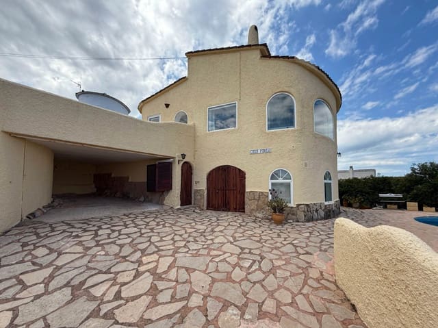 Chalet de 2 habitaciones en Pedreguer en venta con piscina garaje - 325.000 € (Ref: 9757554)