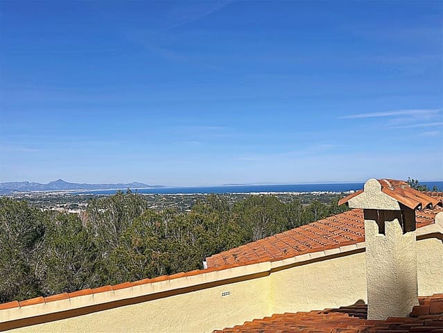 Chalet de 4 habitaciones en El Montgó, Dénia en venta con piscina garaje - 590.000 € (Ref: 9757555)