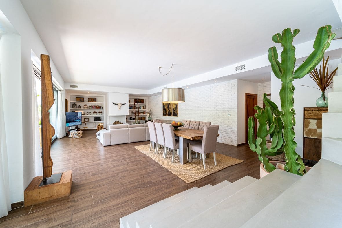 Chalet de 4 habitaciones en Dénia en venta con piscina garaje - 1.370.000 € (Ref: 9757559)