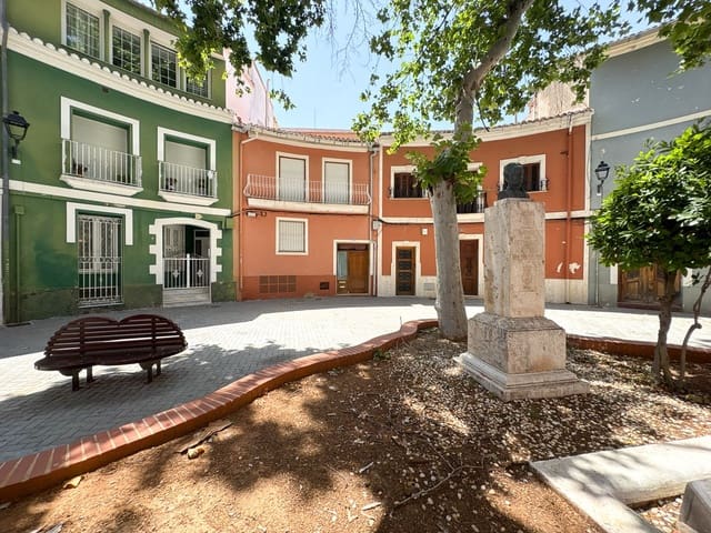 Casa de 7 habitaciones en Centro Urbano, Dénia en venta con garaje - 716.000 € (Ref: 9757560)