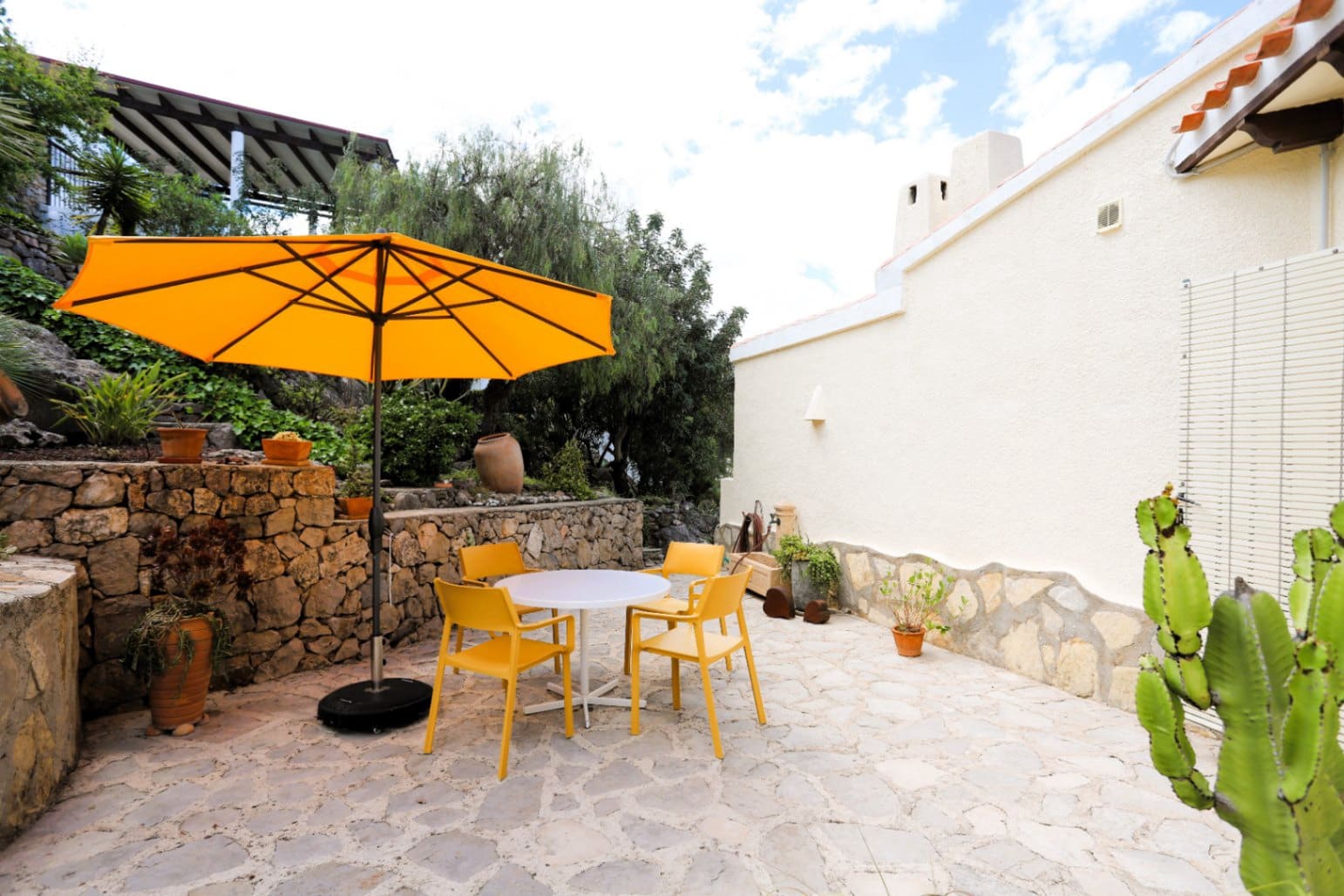 3 bedroom Villa for sale in Rafol de Almunia with pool garage - € 495,000 (Ref: 9924903)
