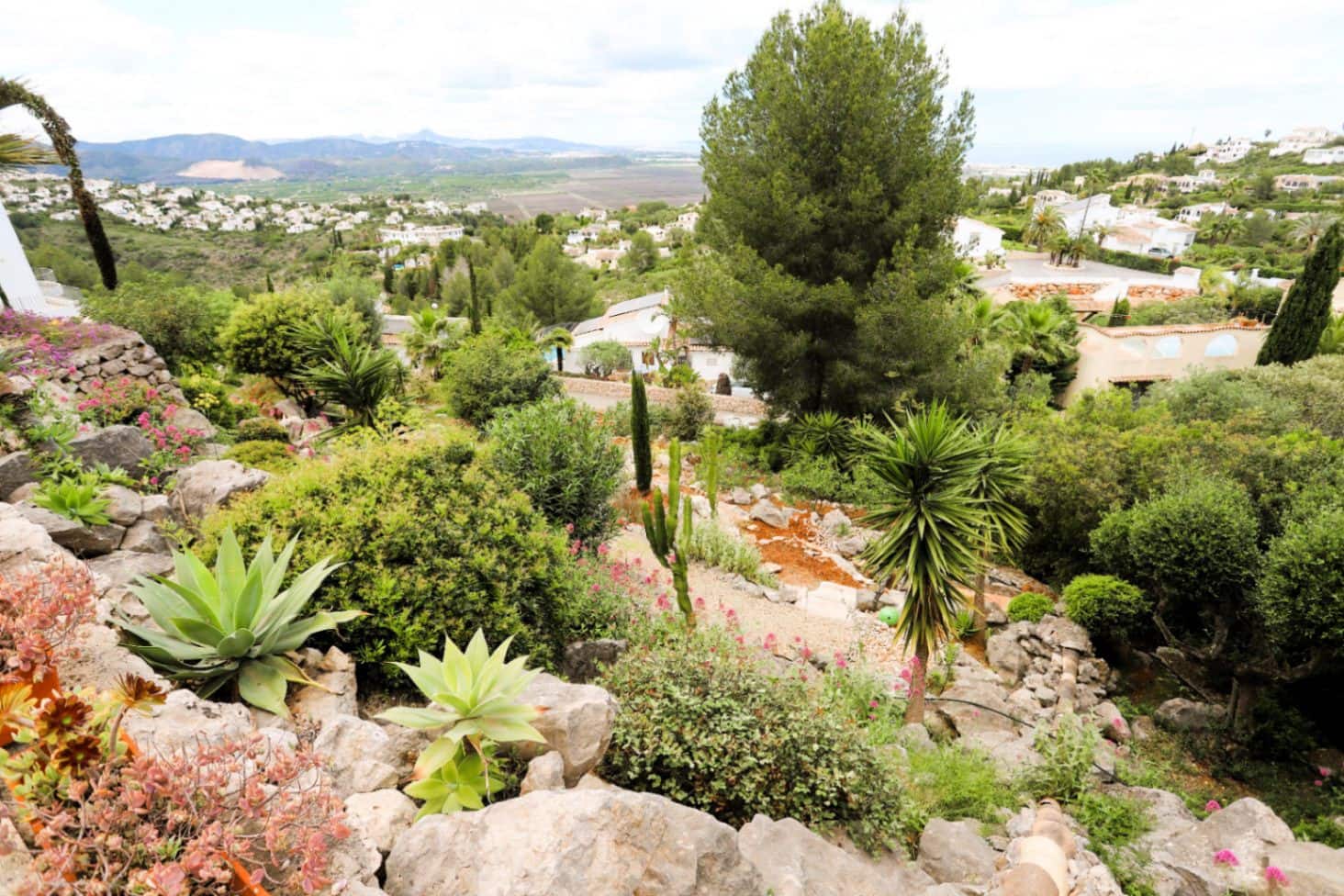 3 bedroom Villa for sale in Rafol de Almunia with pool garage - € 495,000 (Ref: 9924903)