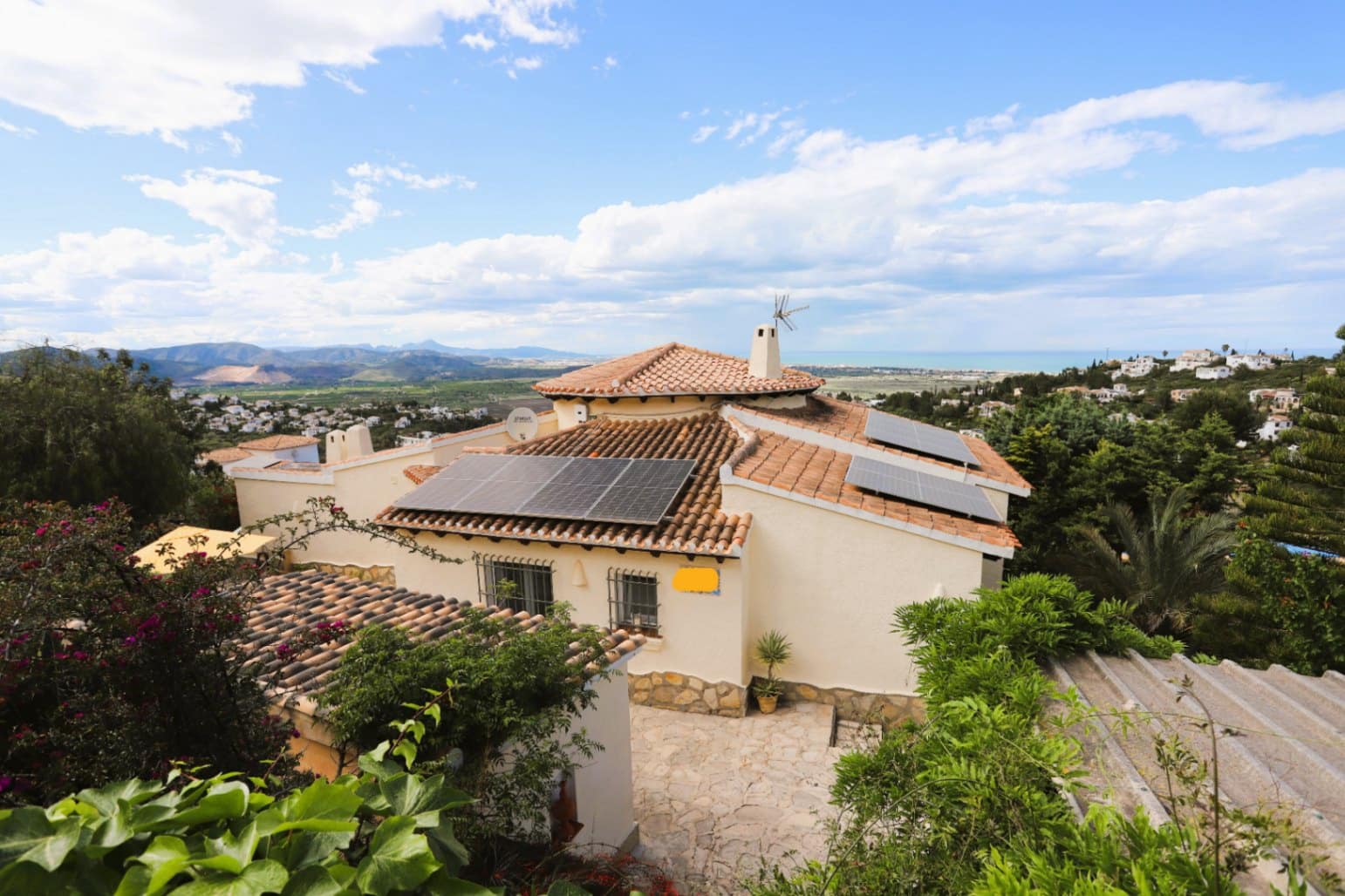 3 bedroom Villa for sale in Rafol de Almunia with pool garage - € 495,000 (Ref: 9924903)
