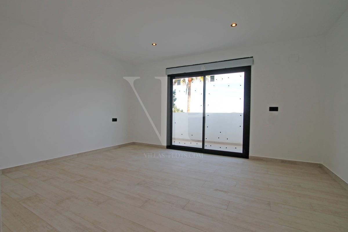 4 bedroom Villa for sale in Javea / Xabia - € 1,075,000 (Ref: 8918350)