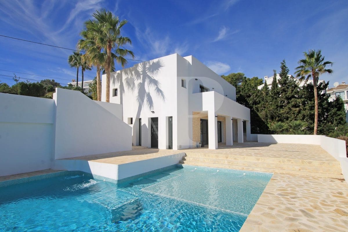 4 bedroom Villa for sale in Javea / Xabia - € 1,075,000 (Ref: 8918350)