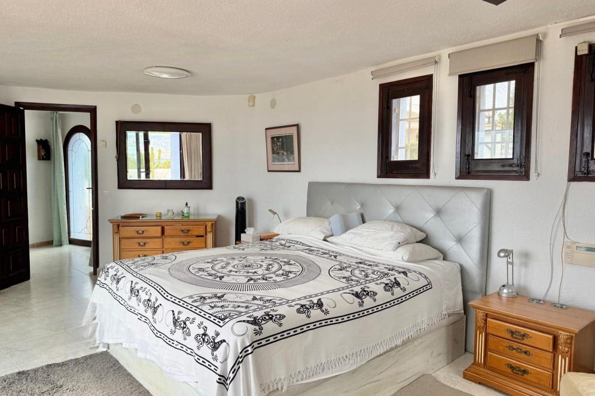 5 bedroom Villa for sale in Javea / Xabia - € 970,000 (Ref: 9117427)