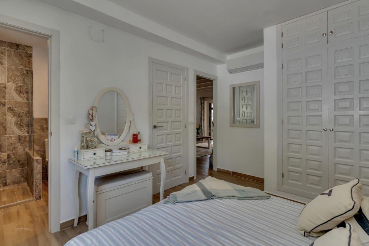 5 bedroom Villa for sale in Javea / Xabia - € 895,000 (Ref: 9117972)