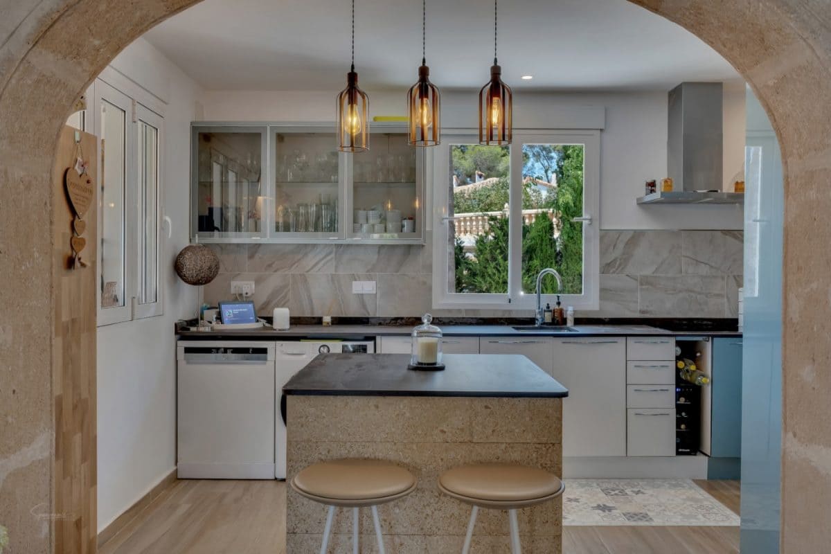 5 bedroom Villa for sale in Javea / Xabia - € 895,000 (Ref: 9117972)