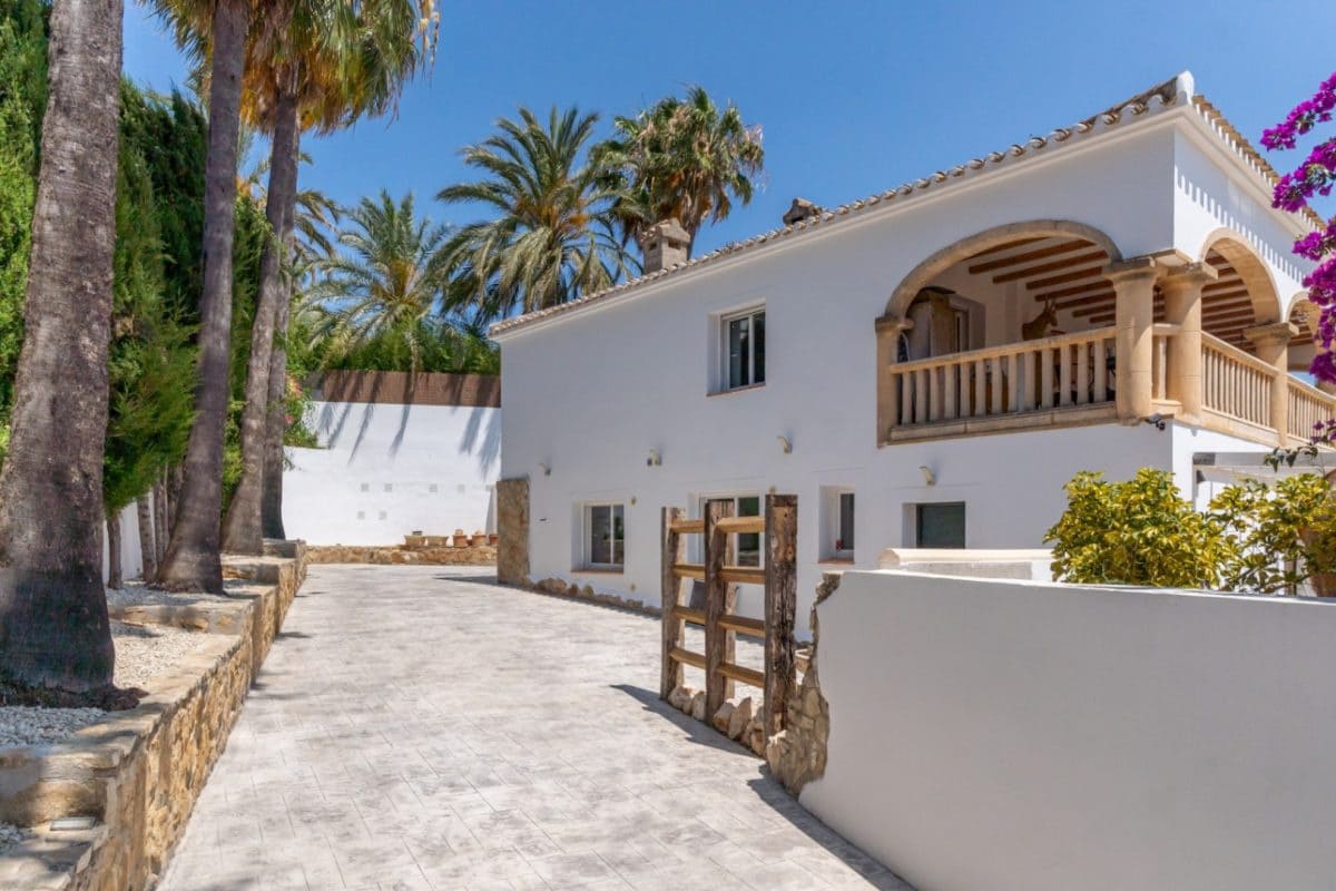 5 bedroom Villa for sale in Javea / Xabia - € 895,000 (Ref: 9117972)