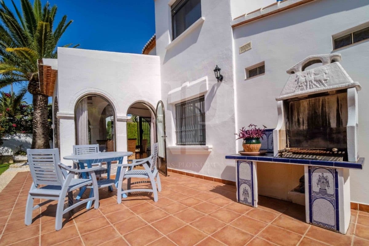 4 bedroom Villa for sale in Javea / Xabia with pool - € 595,000 (Ref: 9223535)
