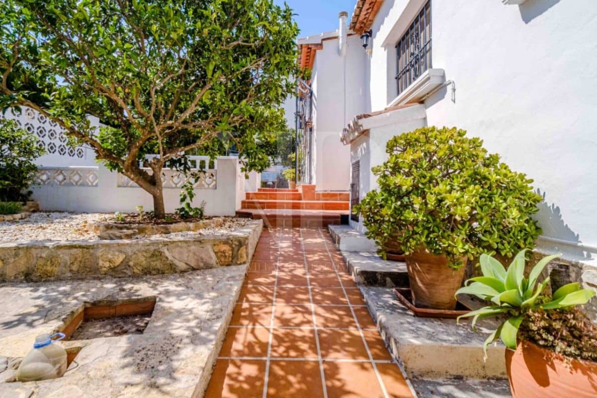 4 bedroom Villa for sale in Javea / Xabia with pool - € 595,000 (Ref: 9223535)