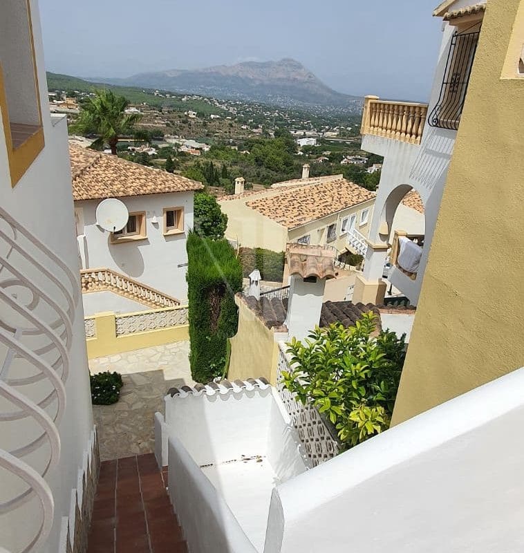 3 soveværelse Semi-Rækkehus til salg i Javea / Xabia med swimmingpool - € 349.000 (Ref: 9245631)