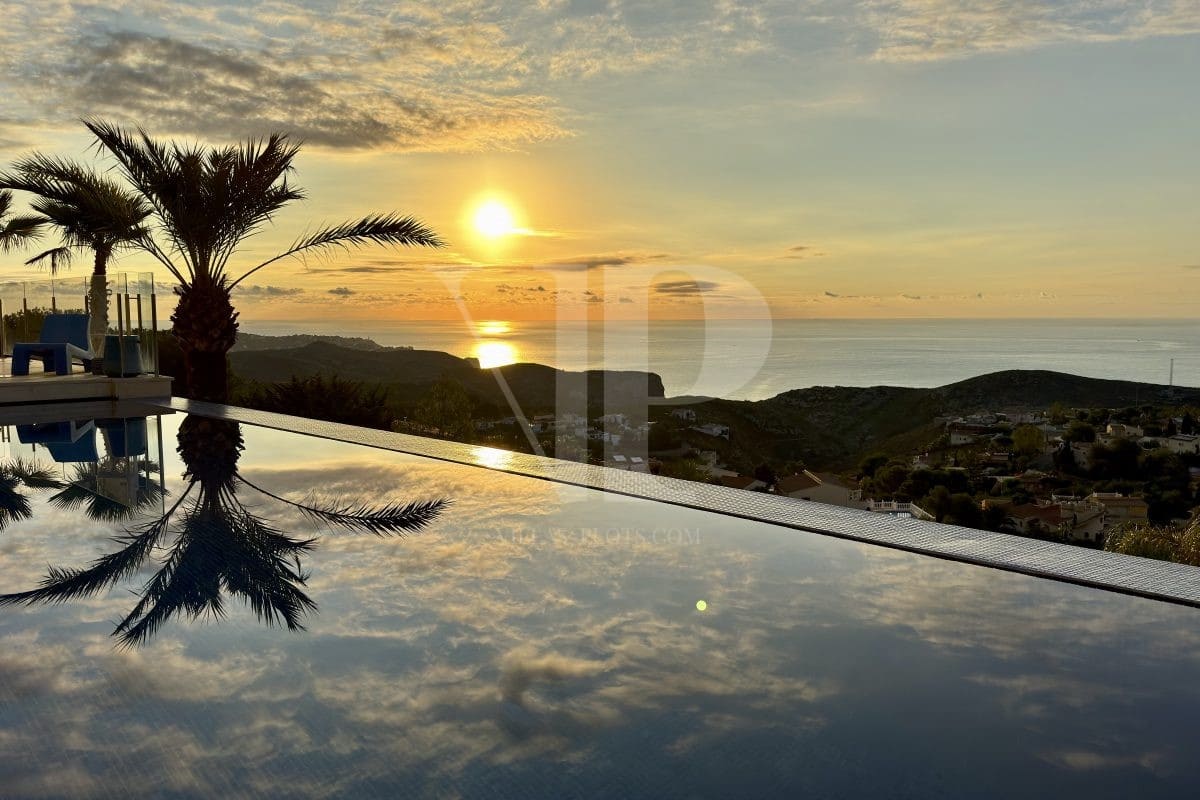 4 bedroom Villa for sale in Benitachell / Benitatxell with pool - € 2,795,000 (Ref: 9289296)