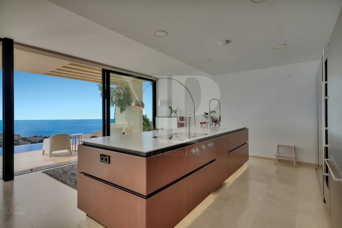 4 bedroom Villa for sale in Benitachell / Benitatxell with pool - € 2,795,000 (Ref: 9289296)