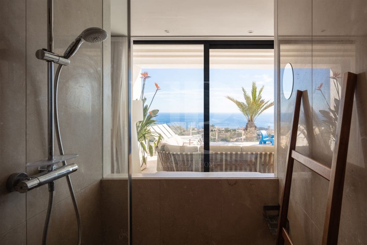 4 bedroom Villa for sale in Benitachell / Benitatxell with pool - € 2,795,000 (Ref: 9289296)