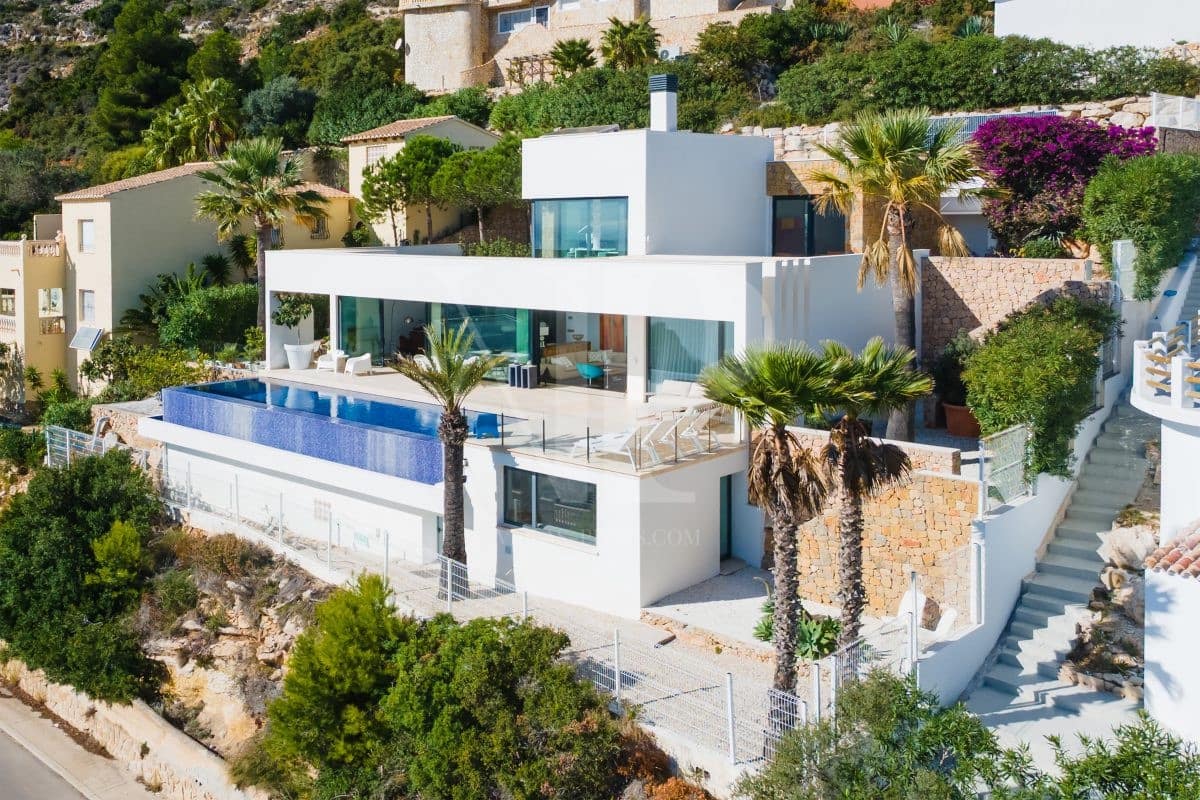 4 bedroom Villa for sale in Benitachell / Benitatxell with pool - € 2,795,000 (Ref: 9289296)