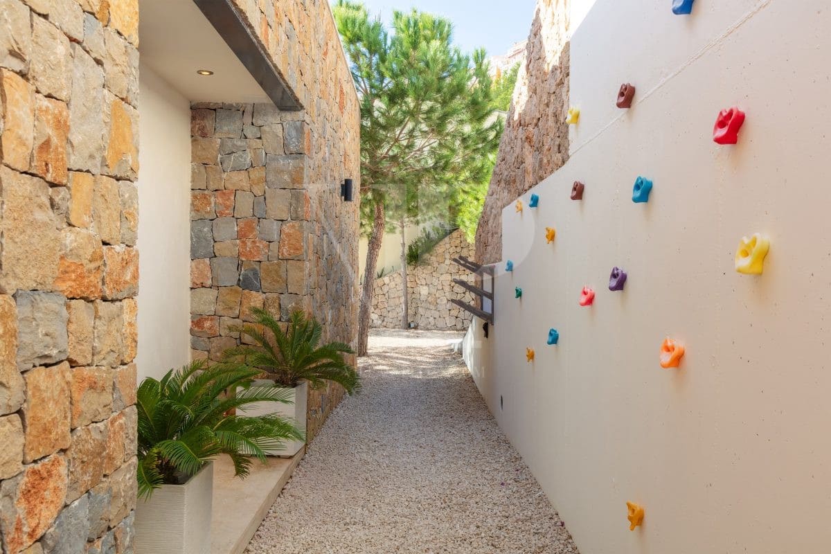 4 bedroom Villa for sale in Benitachell / Benitatxell with pool - € 2,795,000 (Ref: 9289296)