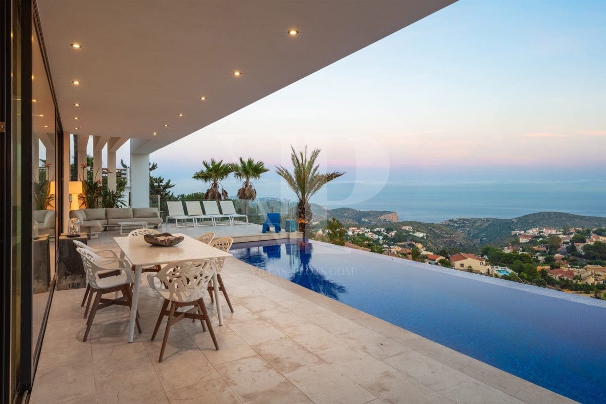 4 bedroom Villa for sale in Benitachell / Benitatxell with pool - € 2,795,000 (Ref: 9289296)