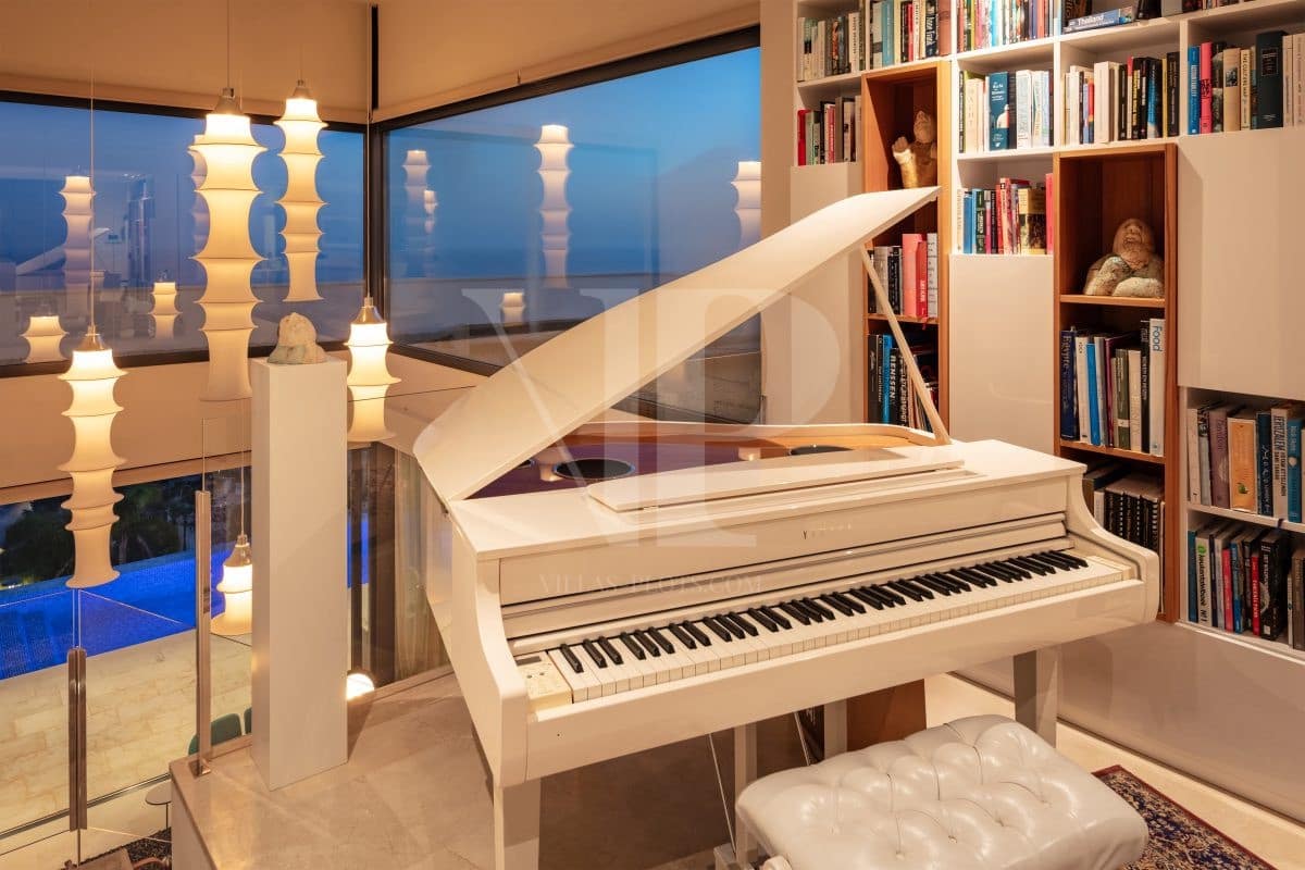 4 bedroom Villa for sale in Benitachell / Benitatxell with pool - € 2,795,000 (Ref: 9289296)