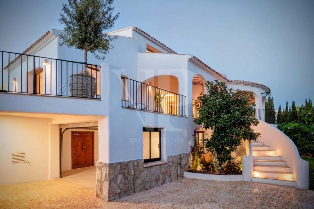 5 bedroom Villa for sale in Javea / Xabia with pool - € 1,999,950 (Ref: 9444953)