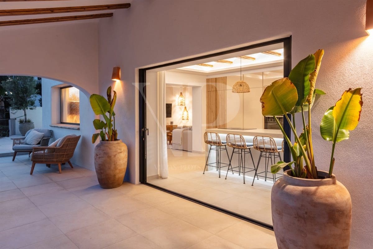 5 bedroom Villa for sale in Javea / Xabia with pool - € 1,999,950 (Ref: 9444953)