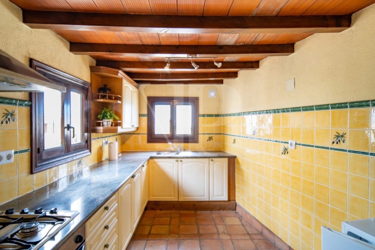 7 makuuhuone Omakotitalo myytävänä paikassa Parcent - 399 000 € (Ref: 9523530)