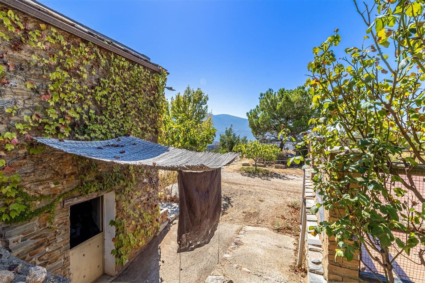 Finca/Casa Rural de 3 habitaciones en Lanjarón en venta con piscina garaje - 350.000 € (Ref: 10100855)