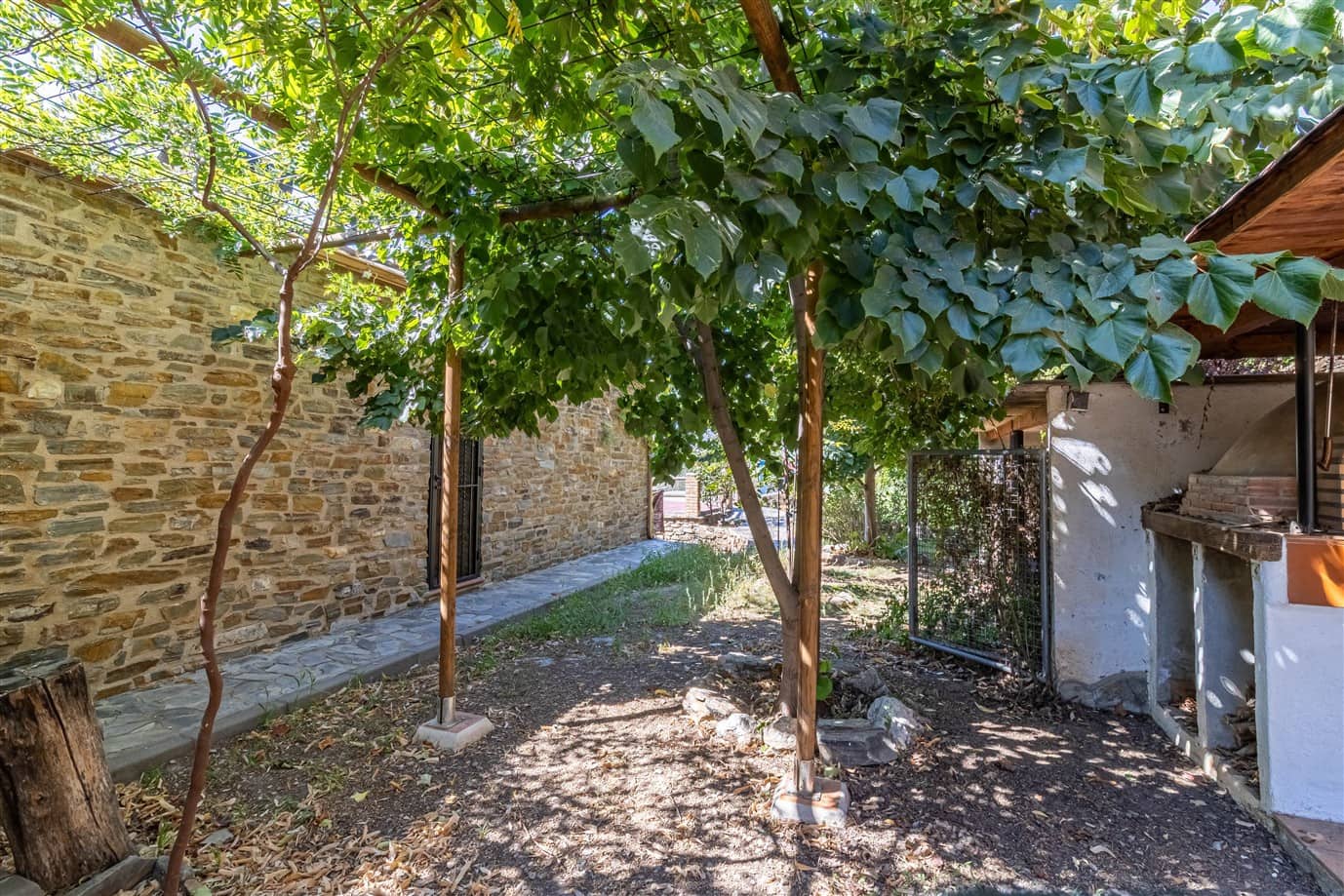 Finca/Casa Rural de 3 habitaciones en Lanjarón en venta con piscina garaje - 350.000 € (Ref: 10100855)