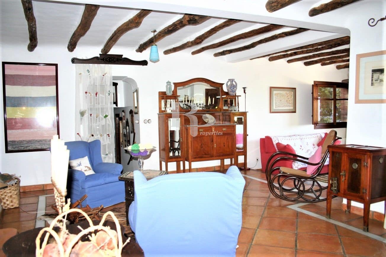 4 bedroom Finca/Country House for sale in Orgiva with pool garage €