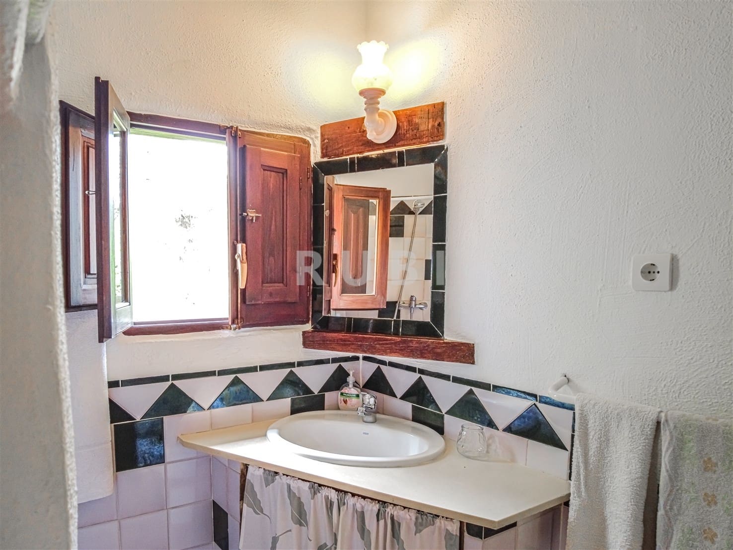 5 bedroom Finca/Country House for sale in Orgiva with pool garage - € 450,000 (Ref: 7660014)