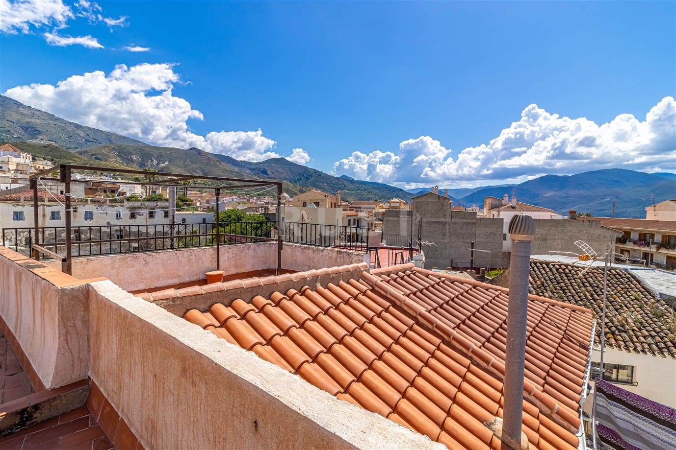 4 soveværelse Byhus til salg i Orgiva - € 110.000 (Ref: 9013897)